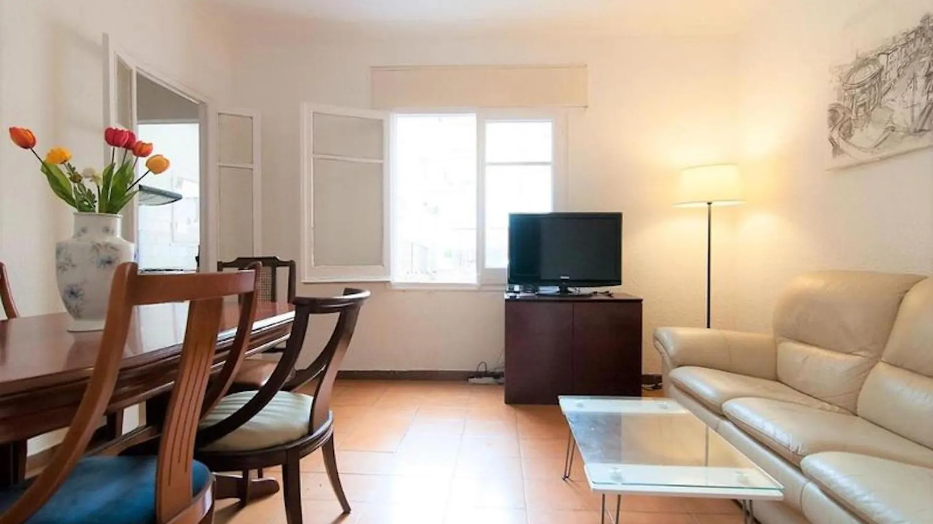 Private Room With 200M2 Sunny Terrace 8 0*, Barcelona Hiszpania
